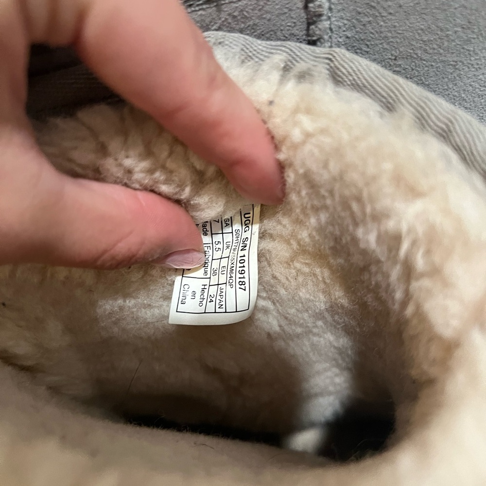 RARE uggs!! - Picture 4 of 4